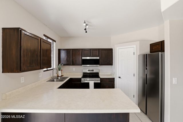 7740 S Lions Spring Way, Tucson, AZ 85747