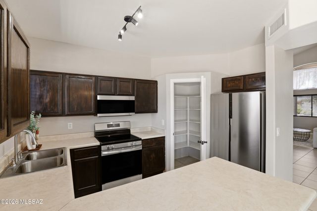 7740 S Lions Spring Way, Tucson, AZ 85747