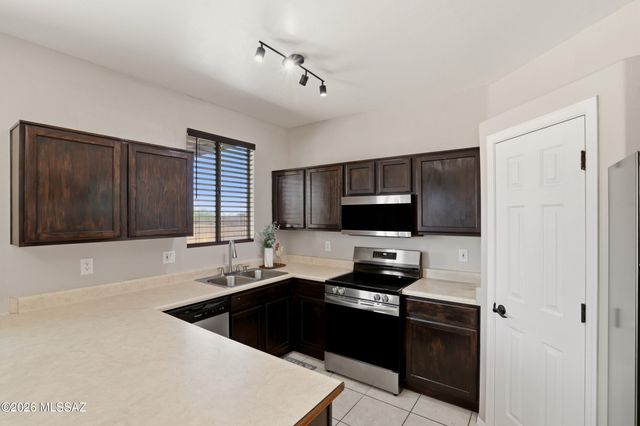 7740 S Lions Spring Way, Tucson, AZ 85747