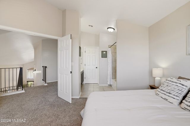 7740 S Lions Spring Way, Tucson, AZ 85747