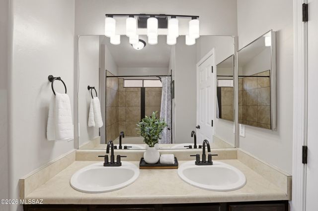 7740 S Lions Spring Way, Tucson, AZ 85747