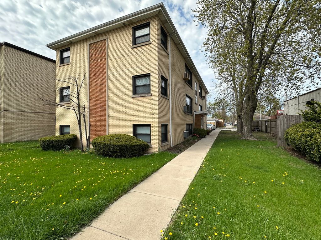 1812 W 127th Street, Calumet Park, IL 60827