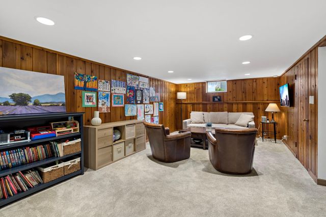 5928 Chowen Avenue S, Edina, MN 55410