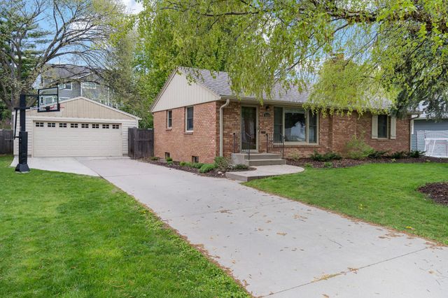 5928 Chowen Avenue S, Edina, MN 55410