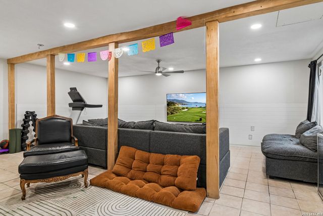 607 W KINGS HWY, San Antonio, TX 78212