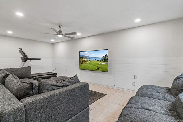 607 W KINGS HWY, San Antonio, TX 78212