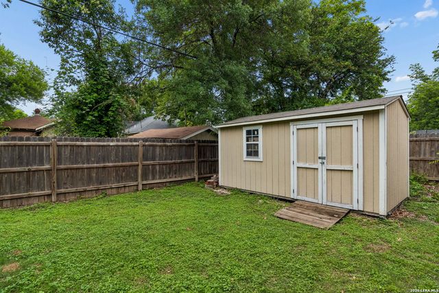 607 W KINGS HWY, San Antonio, TX 78212
