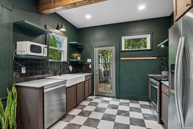 607 W KINGS HWY, San Antonio, TX 78212