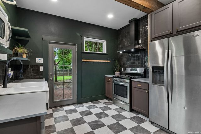 607 W KINGS HWY, San Antonio, TX 78212