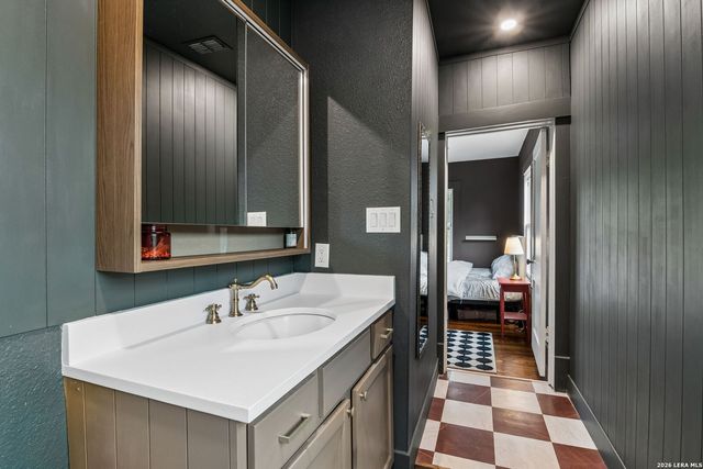 607 W KINGS HWY, San Antonio, TX 78212