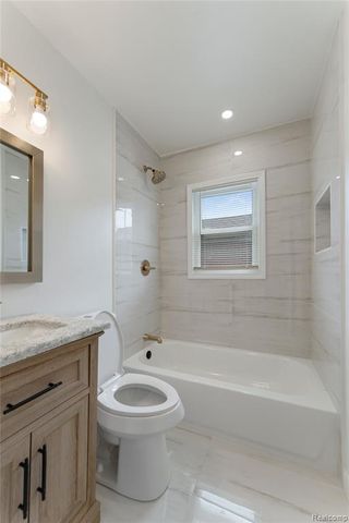 20301 Kenosha Street, Harper Woods, MI 48225
