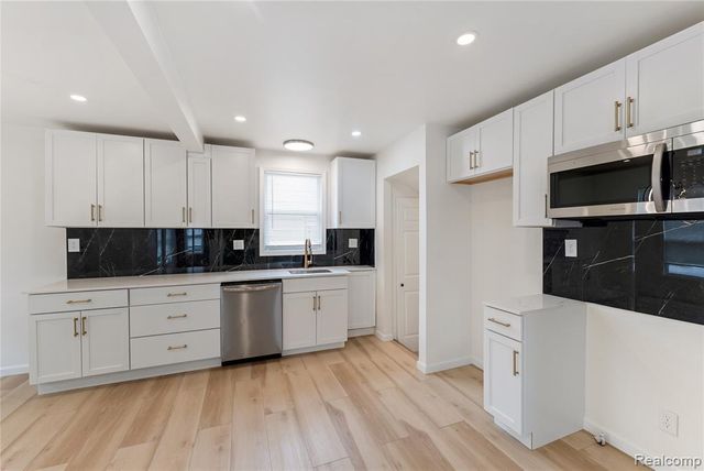 20301 Kenosha Street, Harper Woods, MI 48225