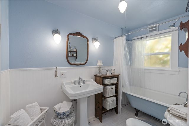 1103 S Montesano Street, Westport, WA 98595