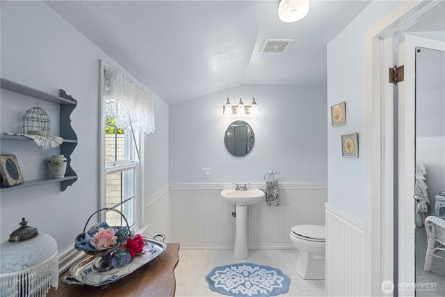 1103 S Montesano Street, Westport, WA 98595