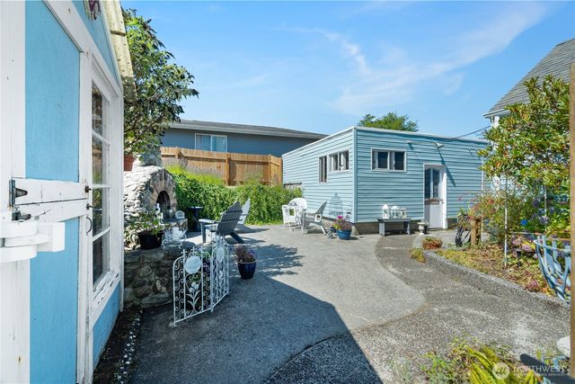 1103 S Montesano Street, Westport, WA 98595