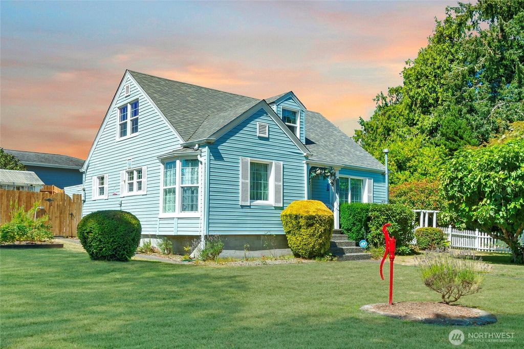 1103 S Montesano Street, Westport, WA 98595