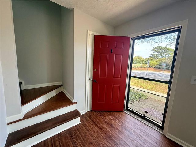 151 Old Ferry Way, Roswell, GA 30076