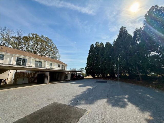 151 Old Ferry Way, Roswell, GA 30076