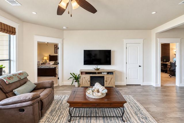 17808 Maritime Point DR 202, Jonestown, TX 78645