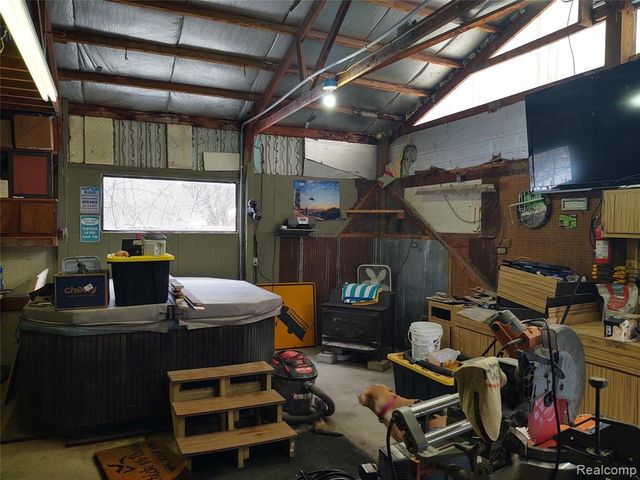 6143 Broadbridge Road, Cottrellville, MI 48039