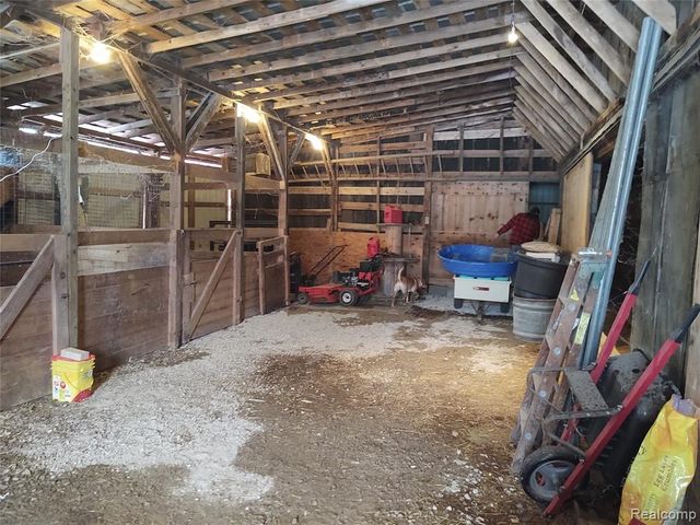 6143 Broadbridge Road, Cottrellville, MI 48039