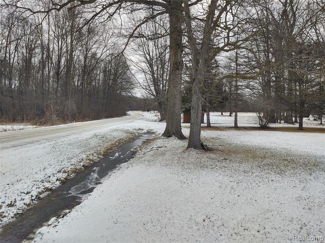 6143 Broadbridge Road, Cottrellville, MI 48039