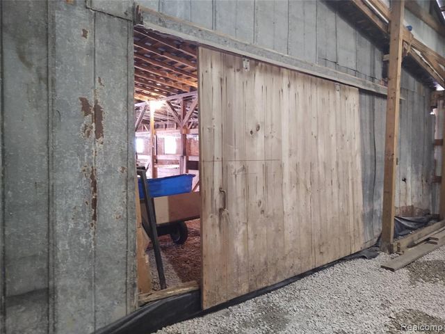 6143 Broadbridge Road, Cottrellville, MI 48039