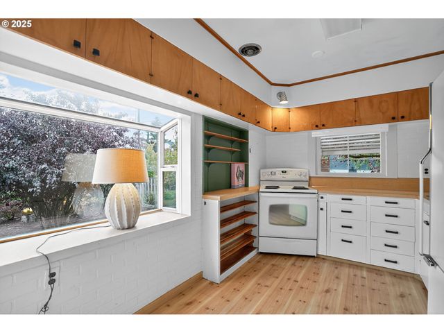 4606 Ne 23RD Ave, Portland, OR 97211