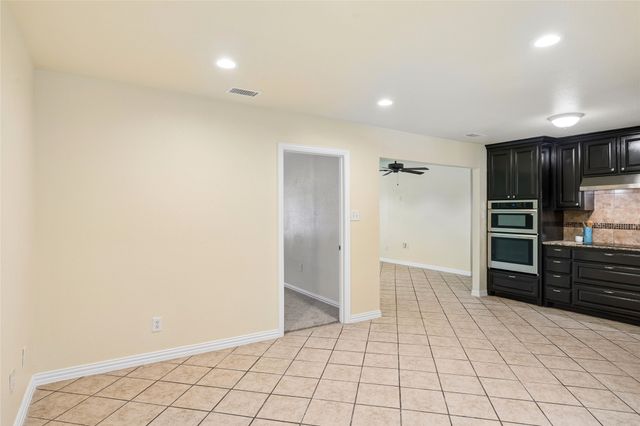 1042 SW 3rd Street, Grand Prairie, TX 75051