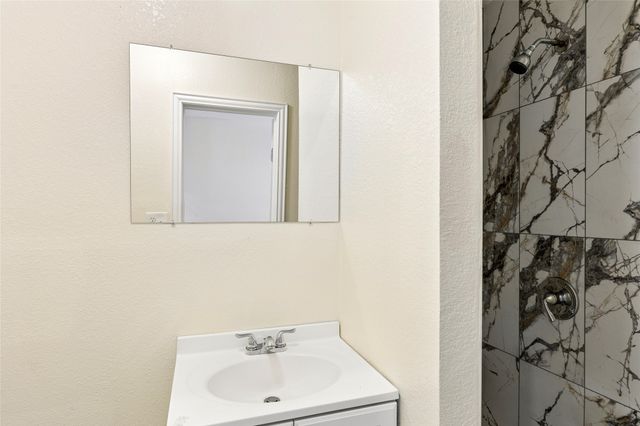 1042 SW 3rd Street, Grand Prairie, TX 75051