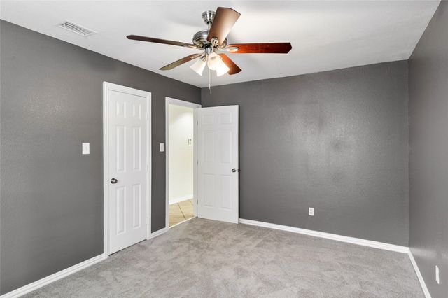 1042 SW 3rd Street, Grand Prairie, TX 75051