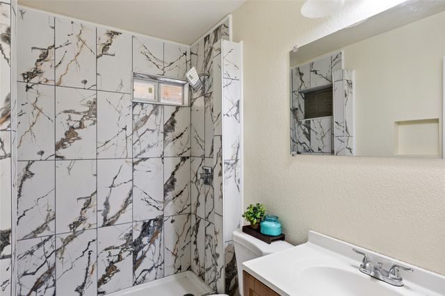 1042 SW 3rd Street, Grand Prairie, TX 75051