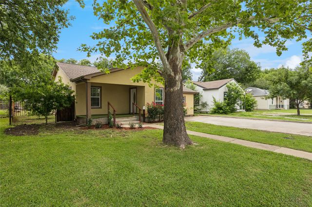 1042 SW 3rd Street, Grand Prairie, TX 75051