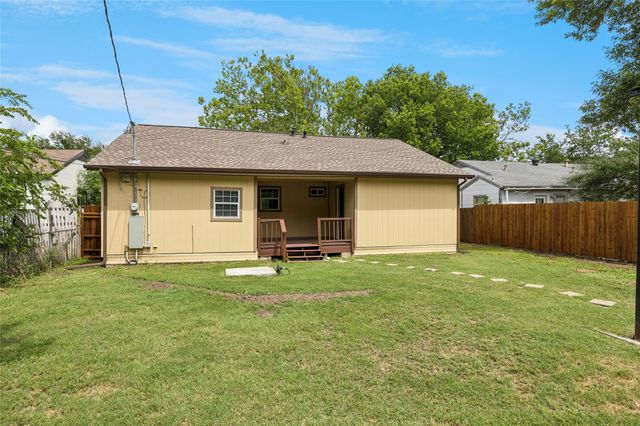 1042 SW 3rd Street, Grand Prairie, TX 75051