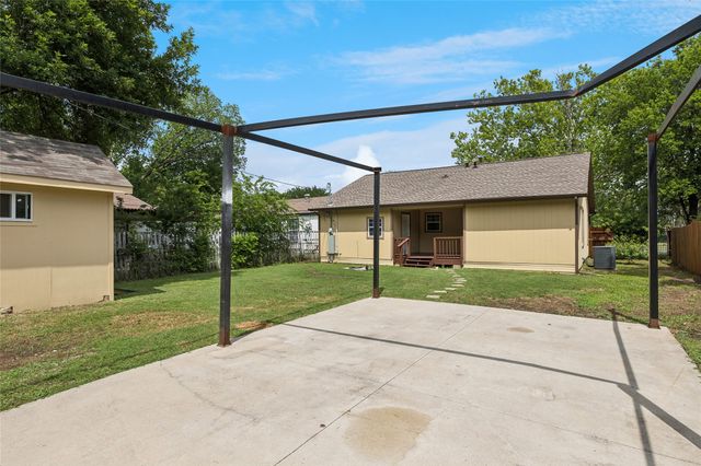 1042 SW 3rd Street, Grand Prairie, TX 75051