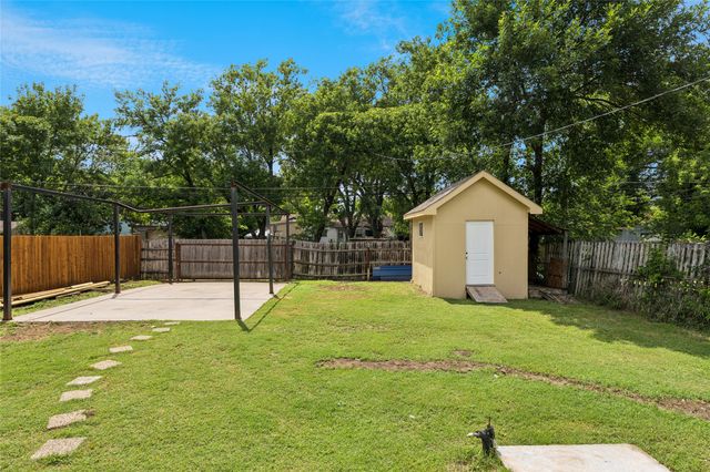 1042 SW 3rd Street, Grand Prairie, TX 75051