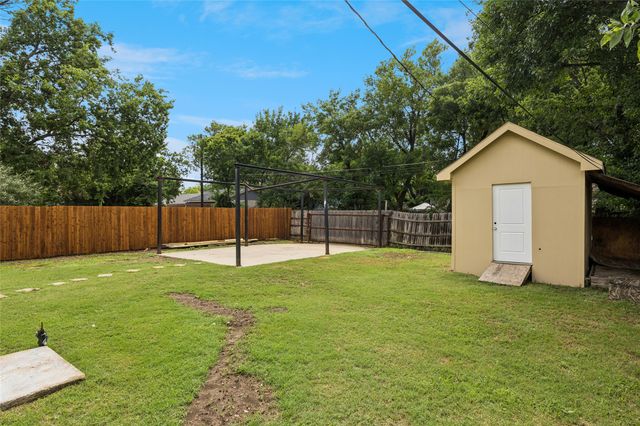 1042 SW 3rd Street, Grand Prairie, TX 75051