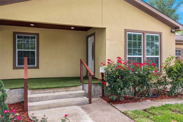 1042 SW 3rd Street, Grand Prairie, TX 75051