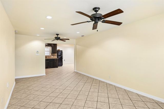 1042 SW 3rd Street, Grand Prairie, TX 75051