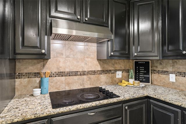 1042 SW 3rd Street, Grand Prairie, TX 75051