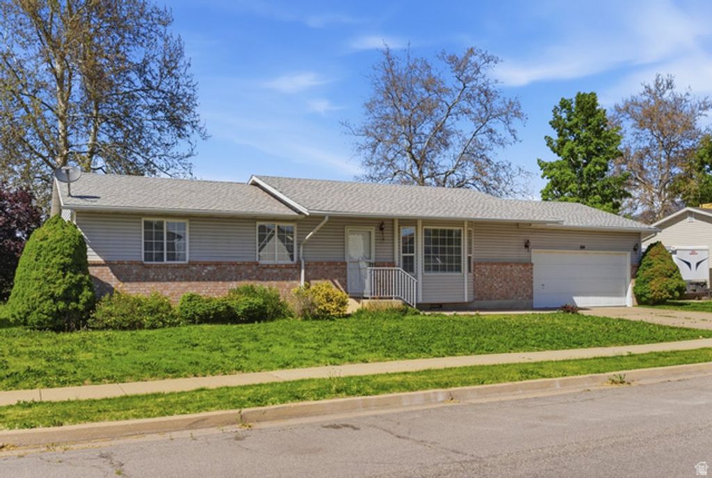 Image 2 of property listing at 104 W 525 N, Layton, UT 84041