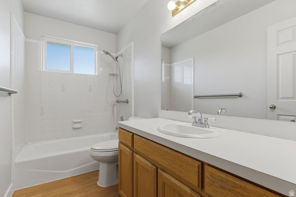 Image 13 of property listing at 104 W 525 N, Layton, UT 84041