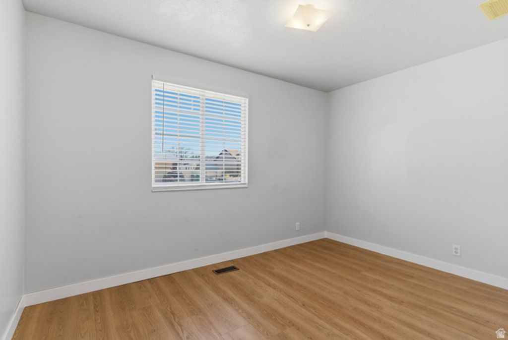 Image 15 of property listing at 104 W 525 N, Layton, UT 84041