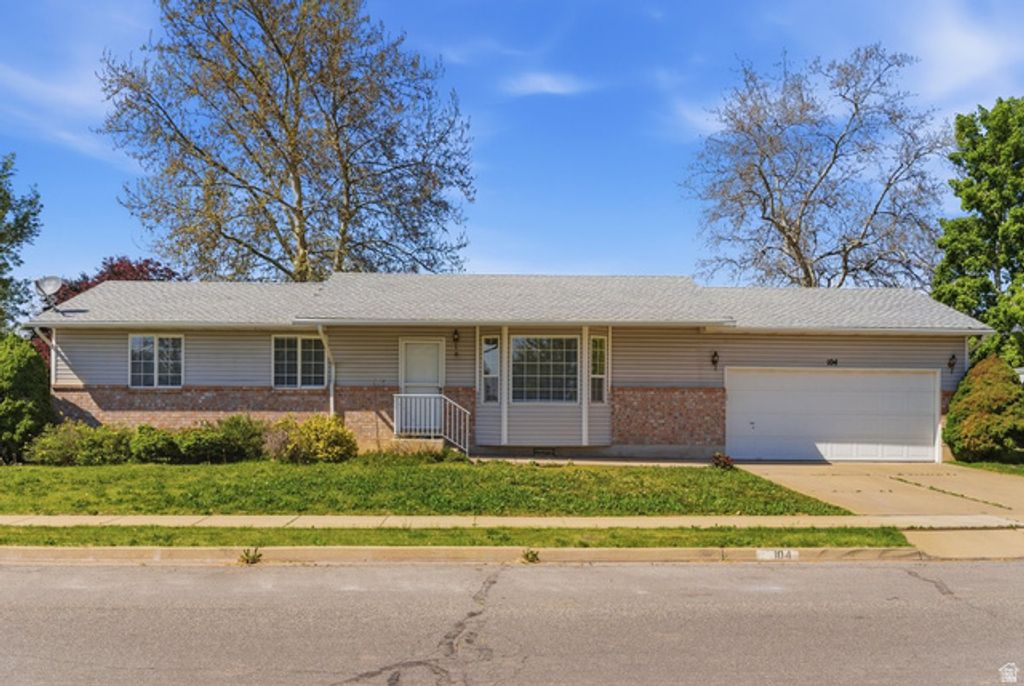 Image 3 of property listing at 104 W 525 N, Layton, UT 84041