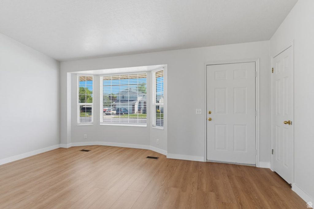 Image 4 of property listing at 104 W 525 N, Layton, UT 84041