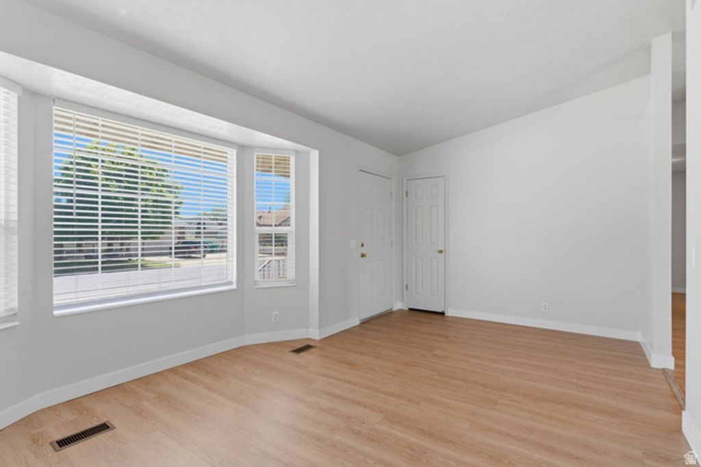 Image 5 of property listing at 104 W 525 N, Layton, UT 84041