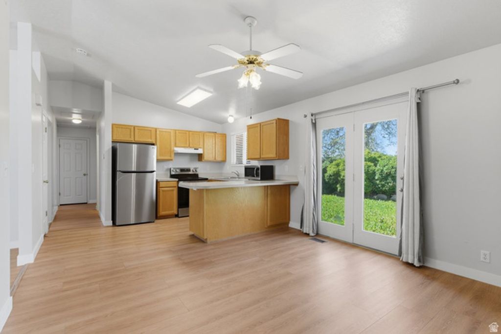 Image 7 of property listing at 104 W 525 N, Layton, UT 84041