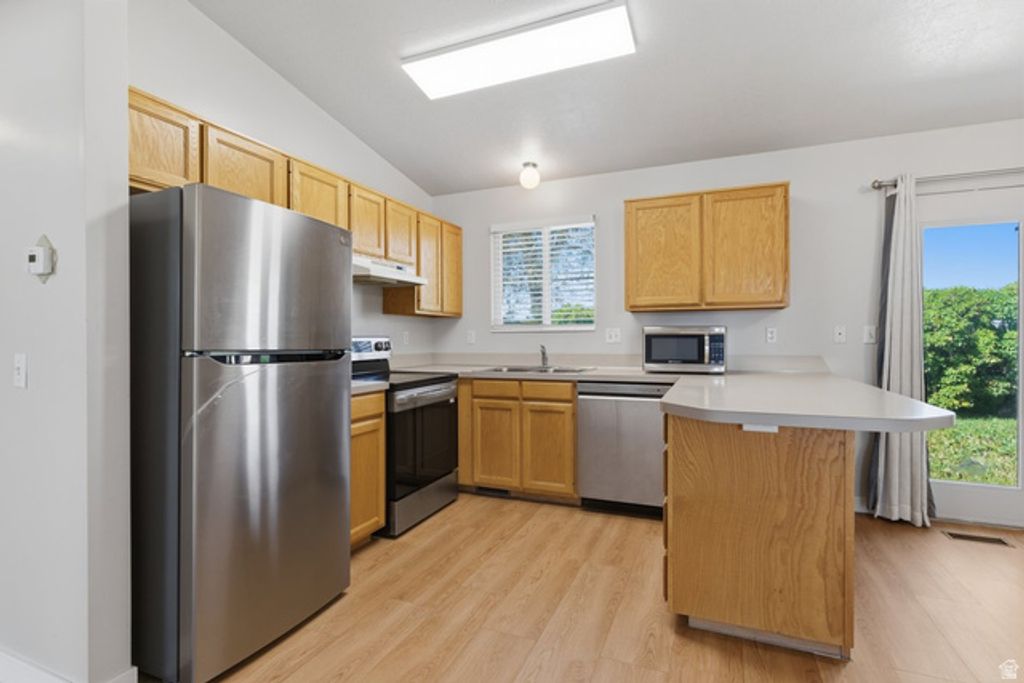 Image 8 of property listing at 104 W 525 N, Layton, UT 84041