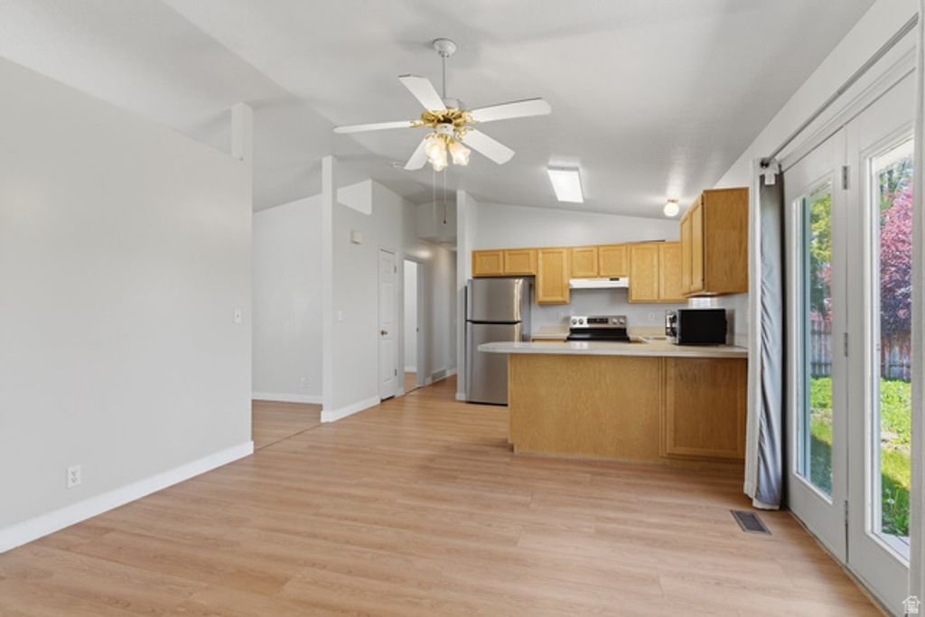 Image 9 of property listing at 104 W 525 N, Layton, UT 84041