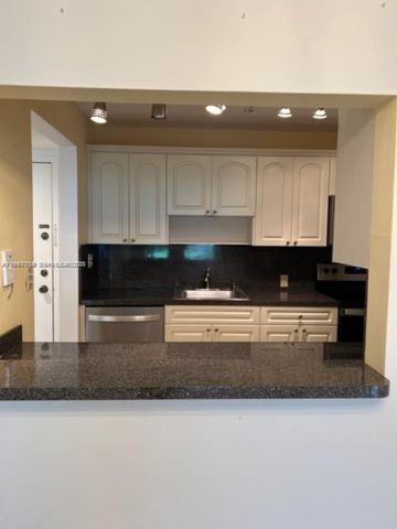 230 Lakeview Dr 107, Weston, FL 33326